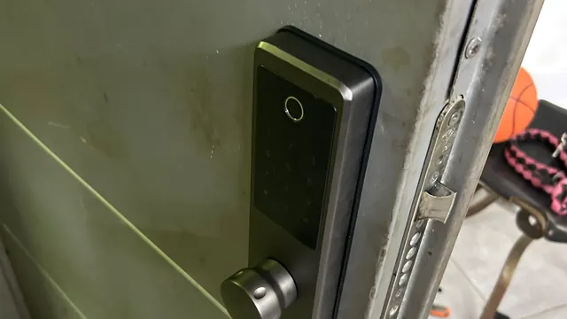 התקנת מנעול חכם עם טביעת אצבע על דלת פלדלת בחיפה
